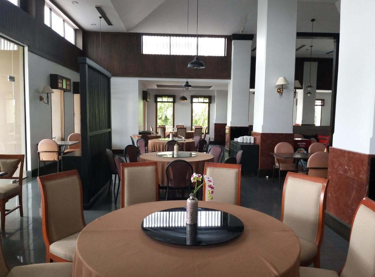 Songphanburi Hotel Suphan Buri Buitenkant foto