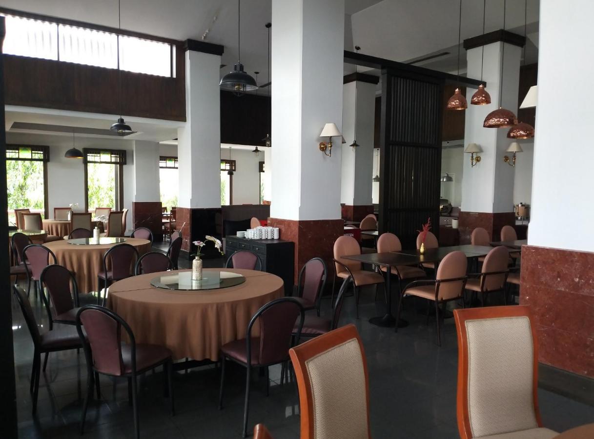 Songphanburi Hotel Suphan Buri Buitenkant foto