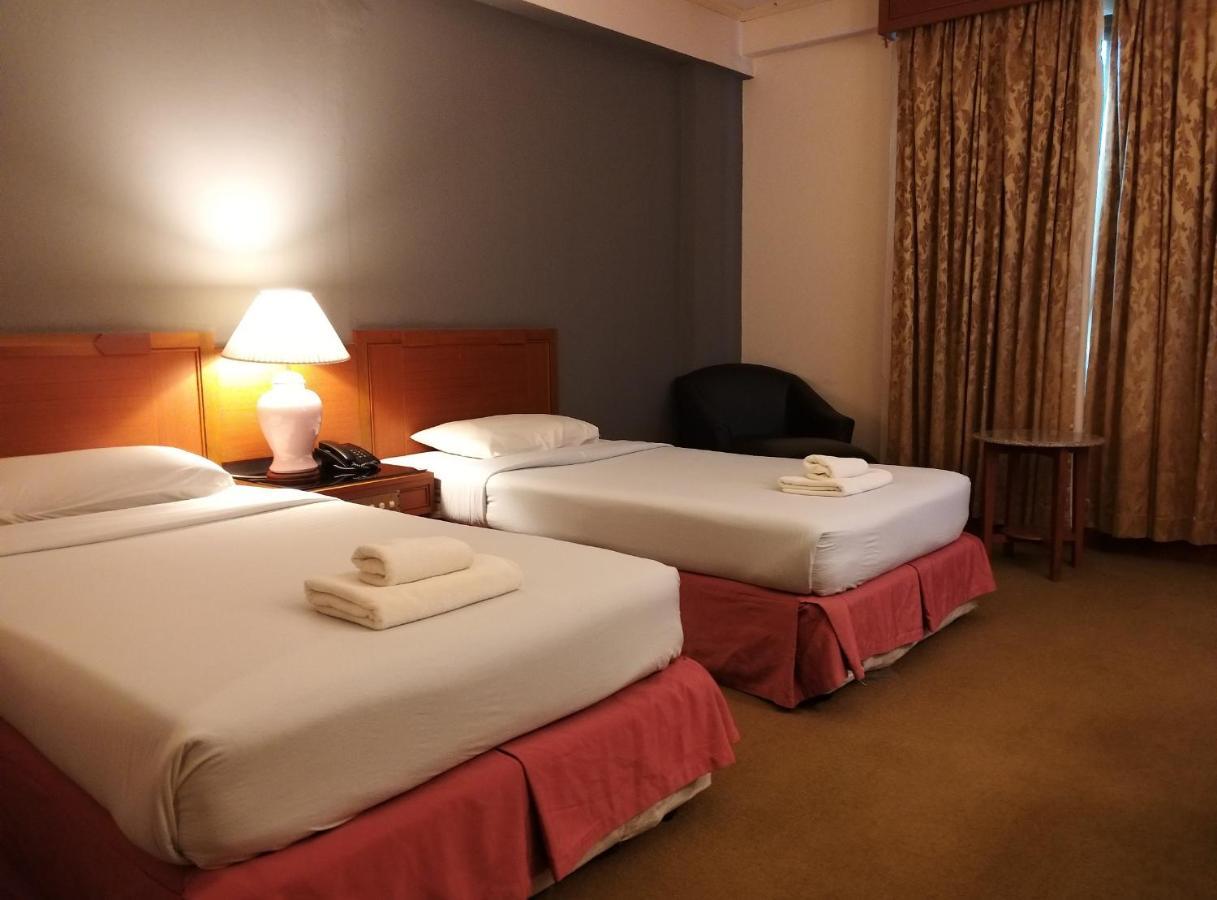 Songphanburi Hotel Suphan Buri Buitenkant foto
