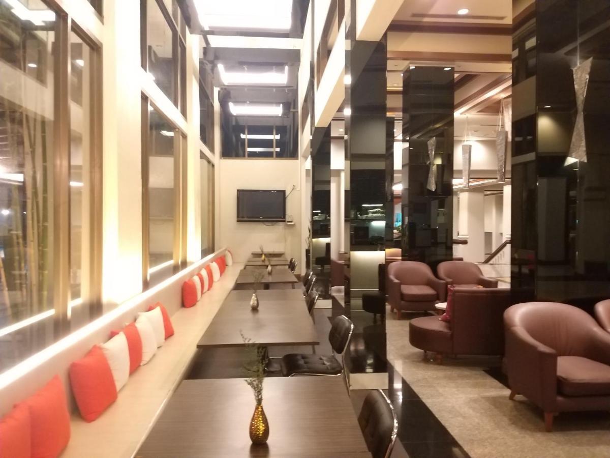 Songphanburi Hotel Suphan Buri Buitenkant foto
