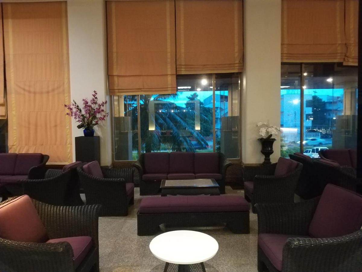 Songphanburi Hotel Suphan Buri Buitenkant foto