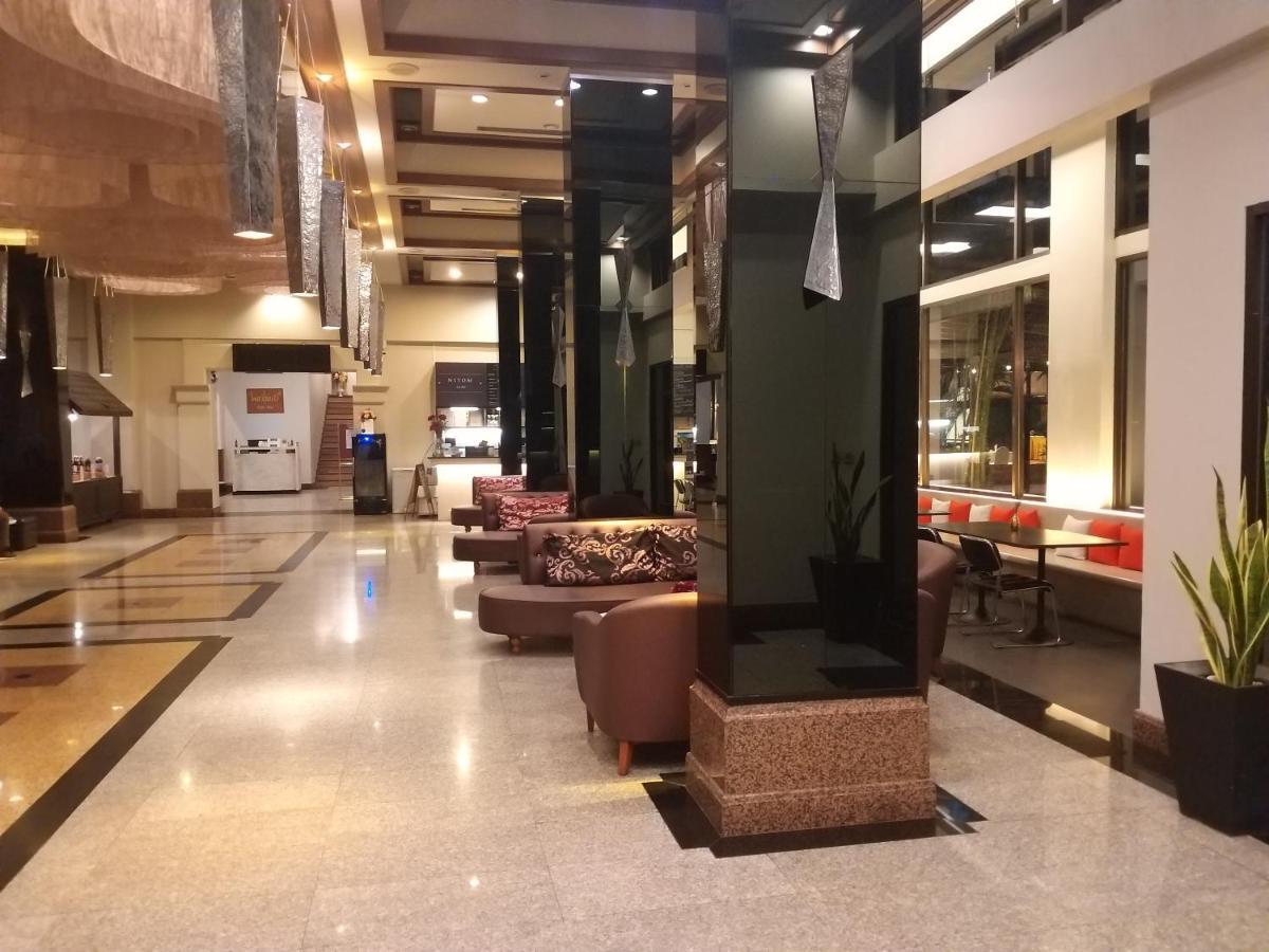 Songphanburi Hotel Suphan Buri Buitenkant foto