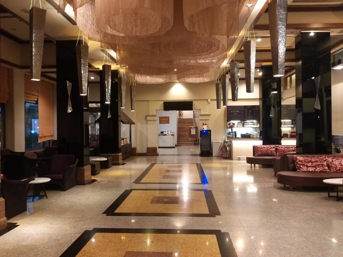 Songphanburi Hotel Suphan Buri Buitenkant foto