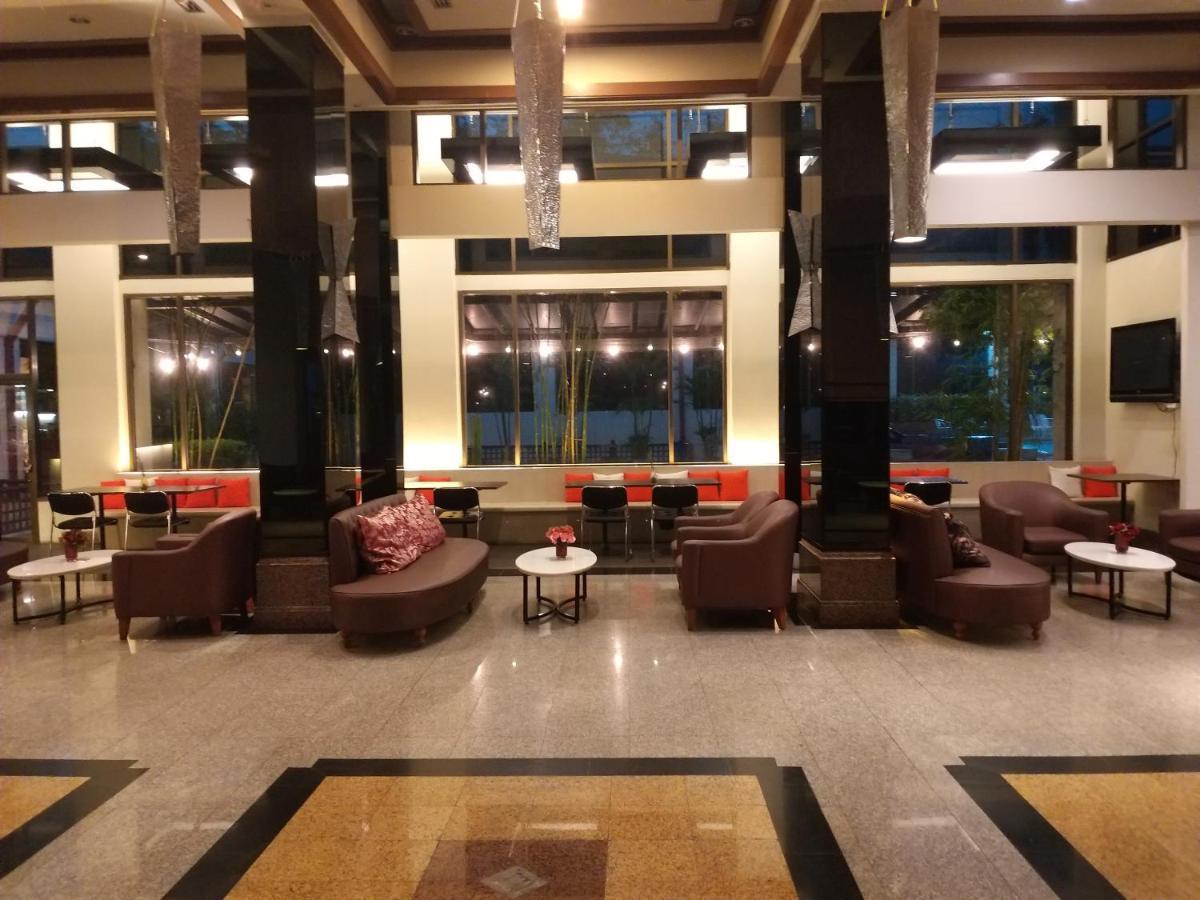 Songphanburi Hotel Suphan Buri Buitenkant foto