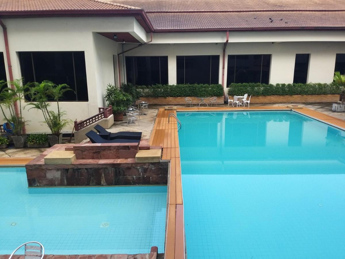 Songphanburi Hotel Suphan Buri Buitenkant foto