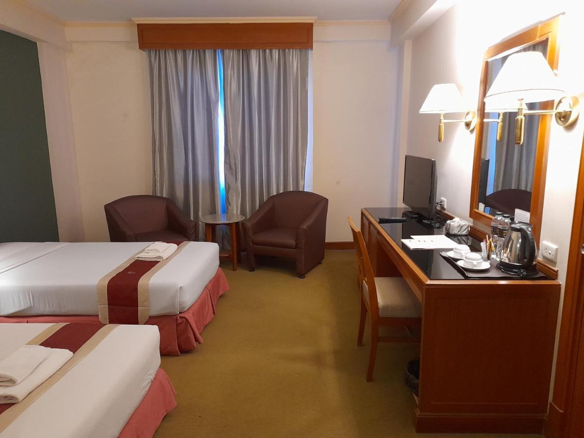Songphanburi Hotel Suphan Buri Buitenkant foto