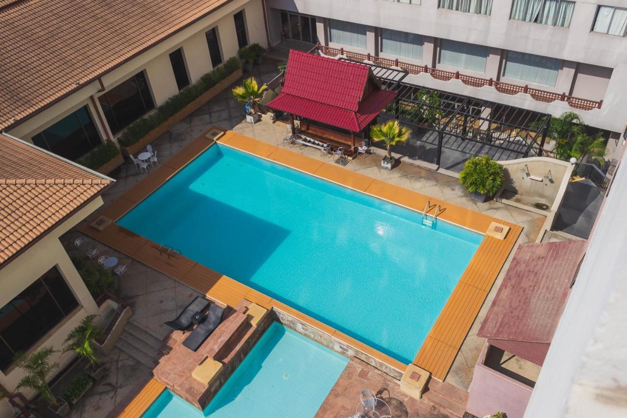 Songphanburi Hotel Suphan Buri Buitenkant foto