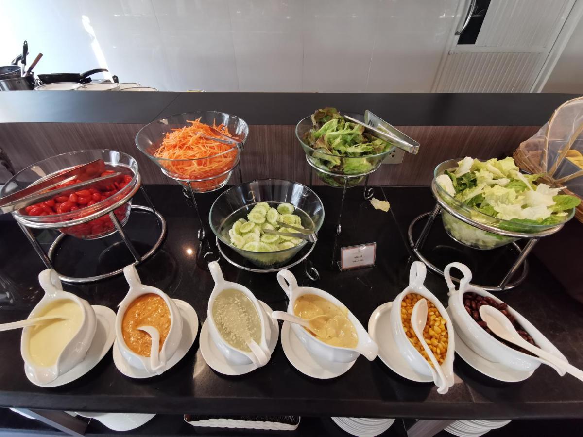 Songphanburi Hotel Suphan Buri Buitenkant foto