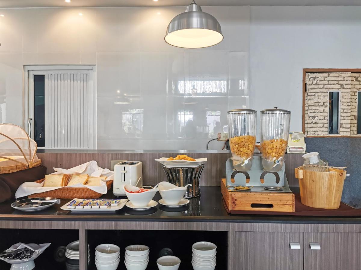 Songphanburi Hotel Suphan Buri Buitenkant foto