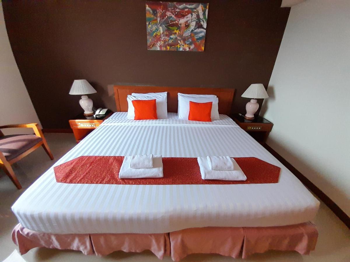 Songphanburi Hotel Suphan Buri Buitenkant foto