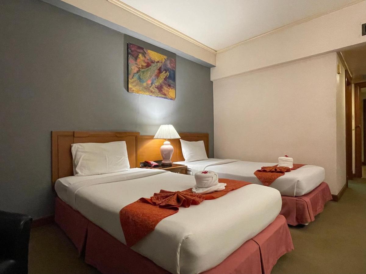 Songphanburi Hotel Suphan Buri Buitenkant foto