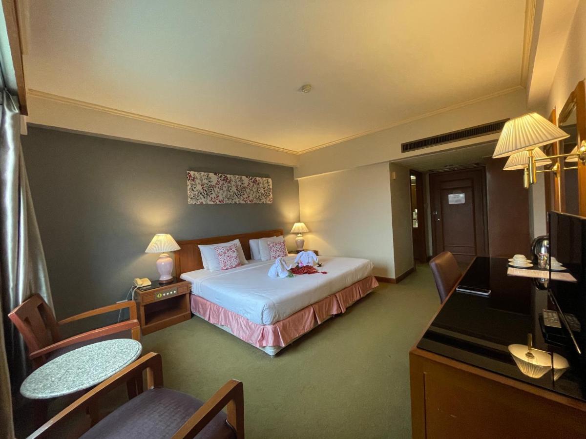 Songphanburi Hotel Suphan Buri Buitenkant foto