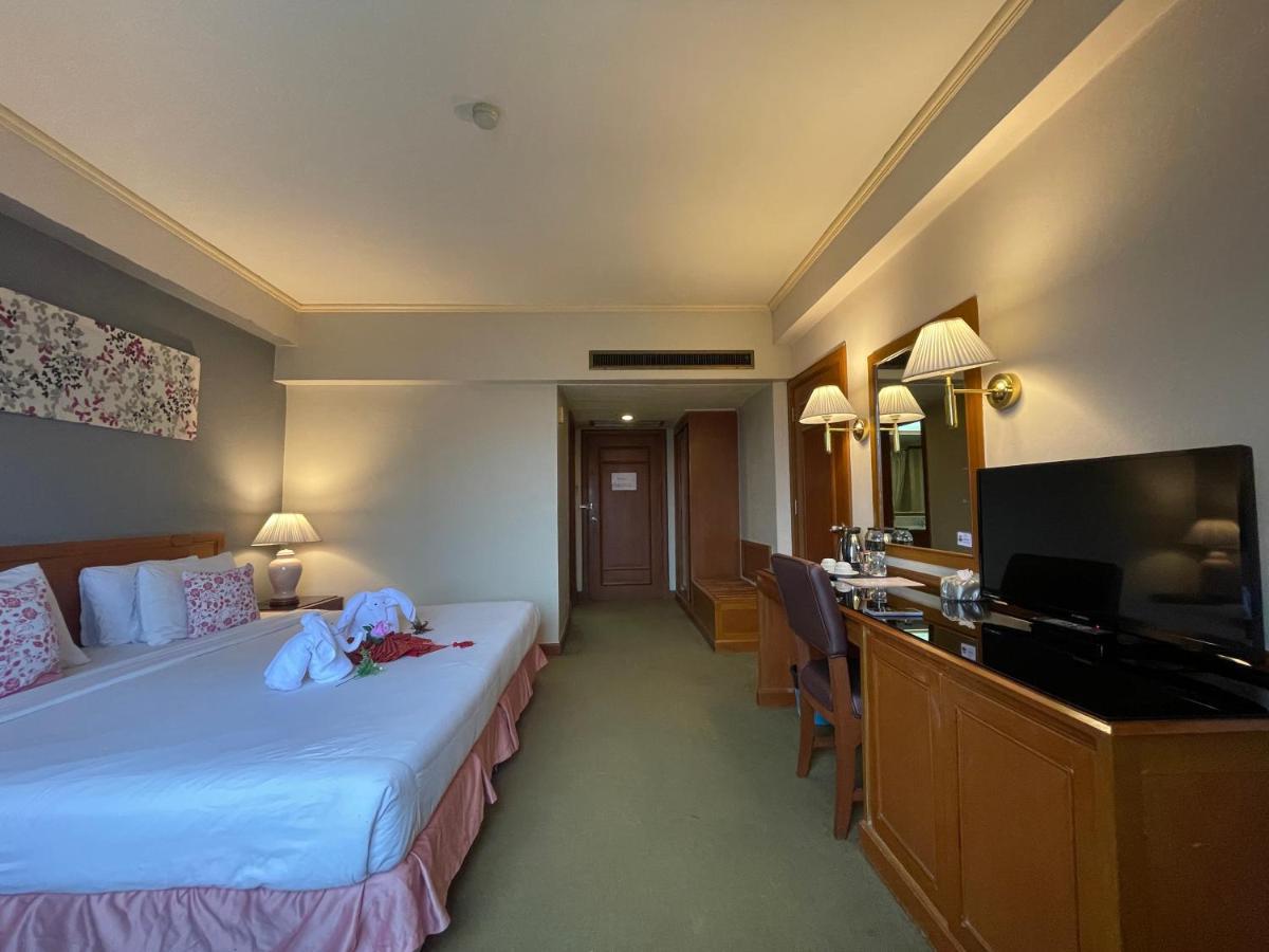 Songphanburi Hotel Suphan Buri Buitenkant foto