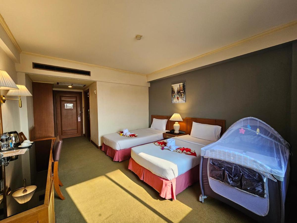 Songphanburi Hotel Suphan Buri Buitenkant foto