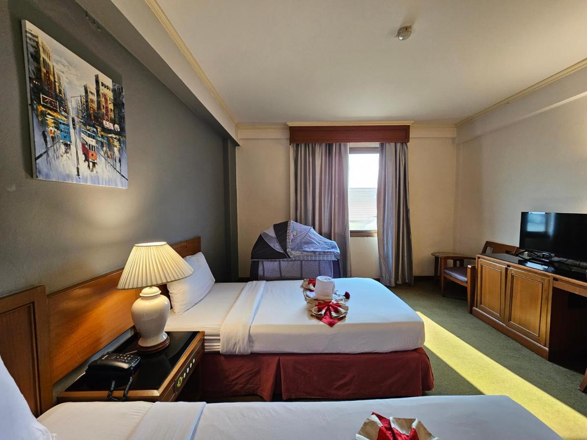 Songphanburi Hotel Suphan Buri Buitenkant foto