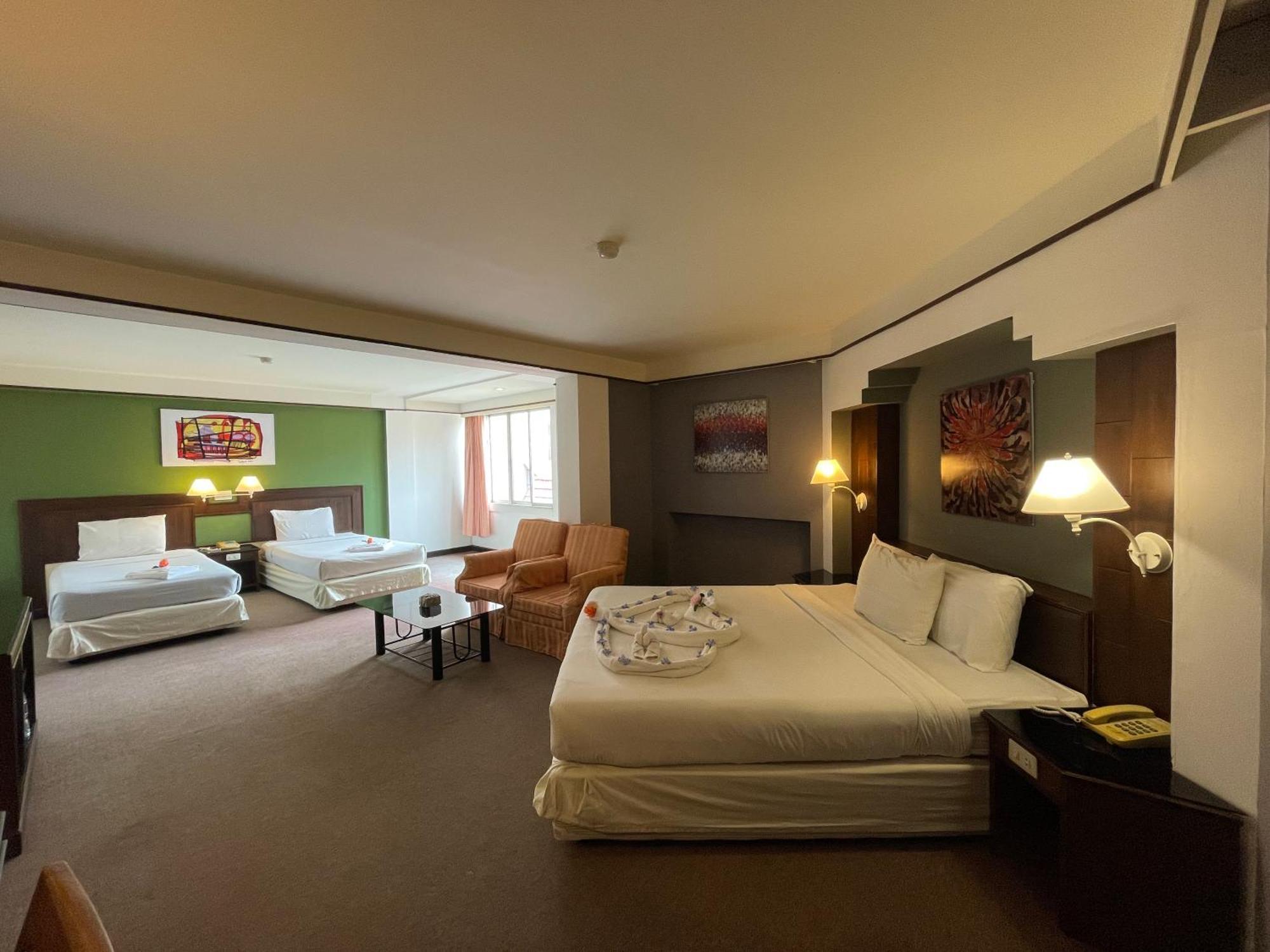 Songphanburi Hotel Suphan Buri Buitenkant foto