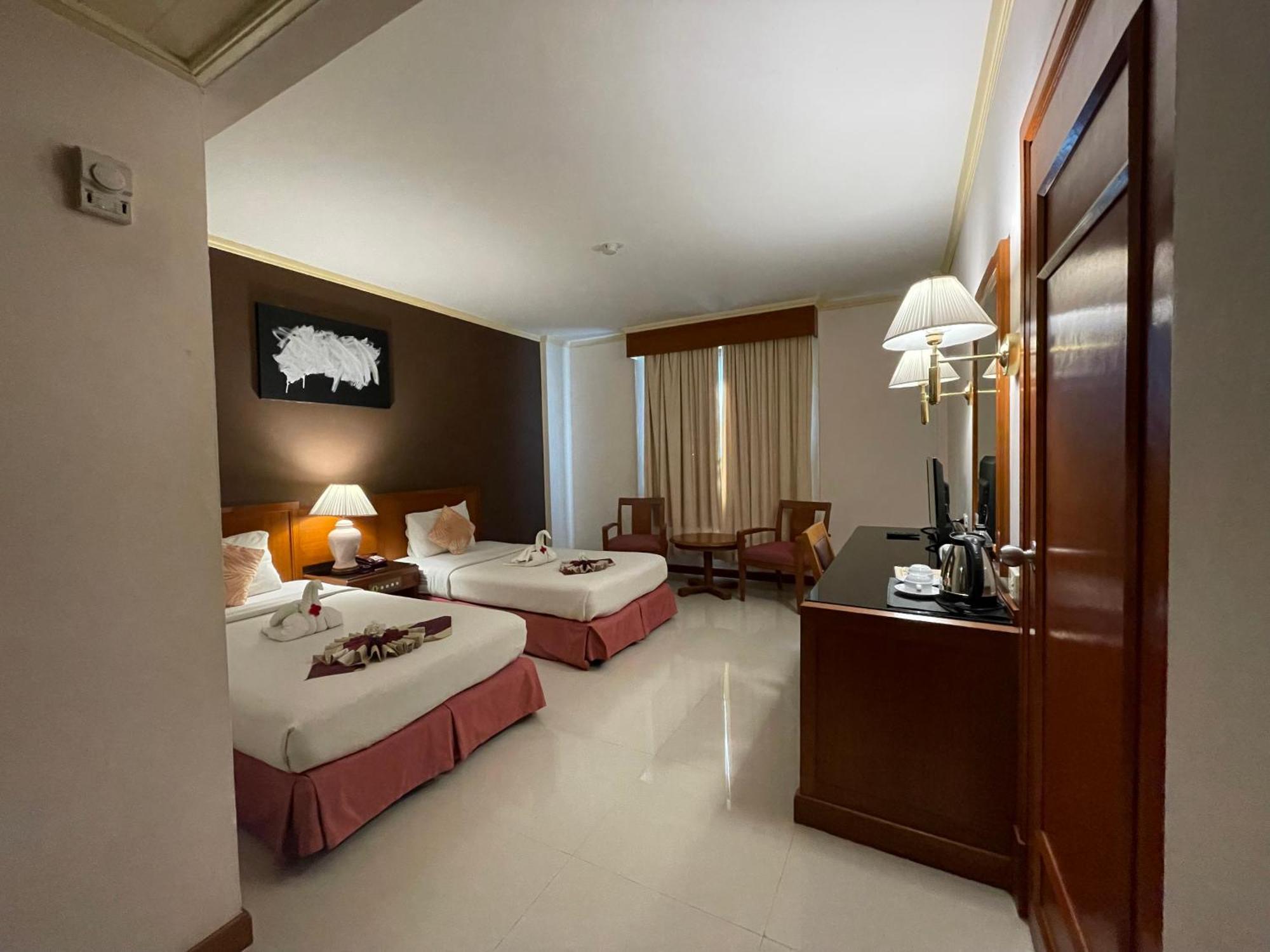 Songphanburi Hotel Suphan Buri Buitenkant foto