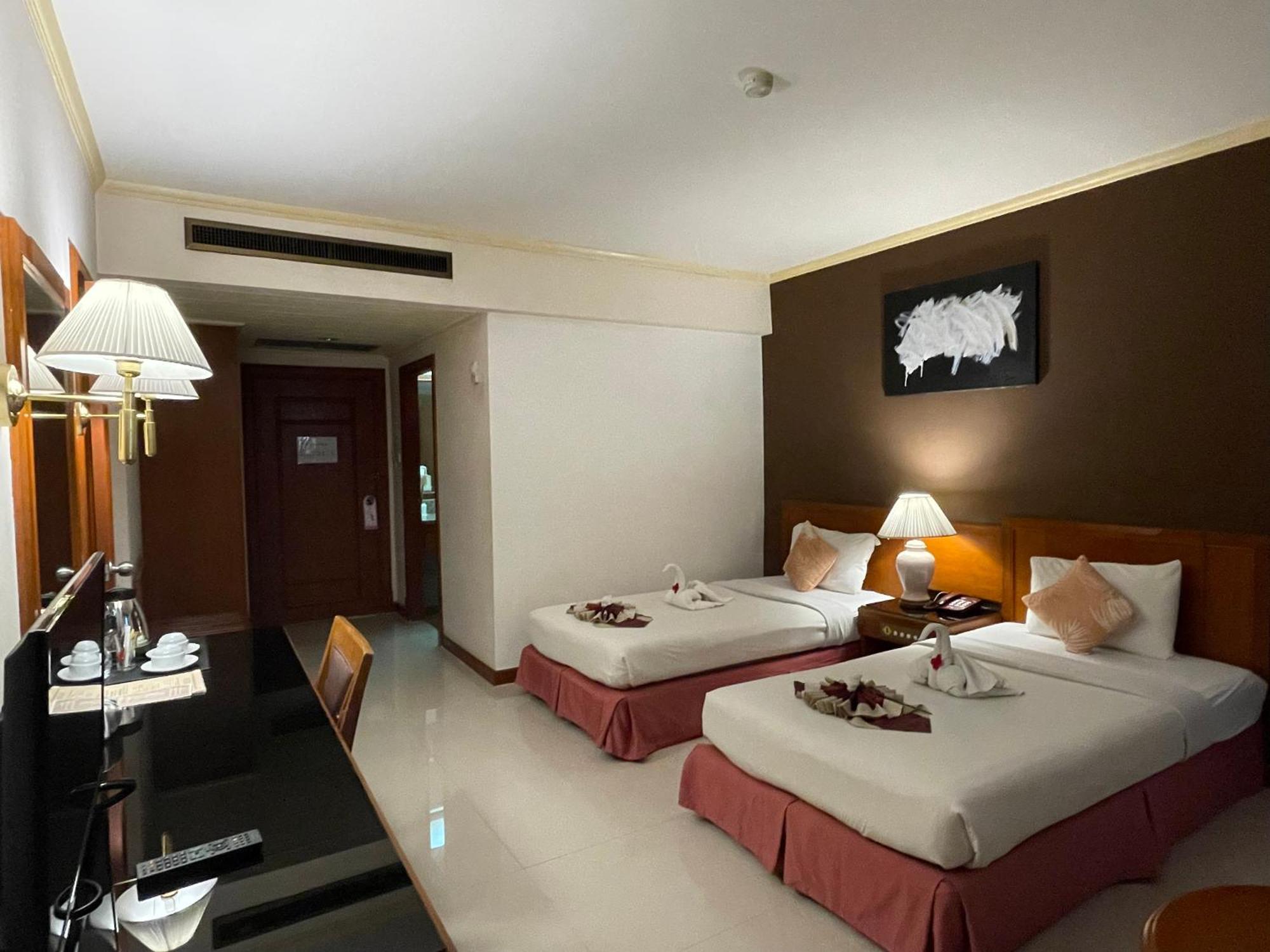 Songphanburi Hotel Suphan Buri Buitenkant foto