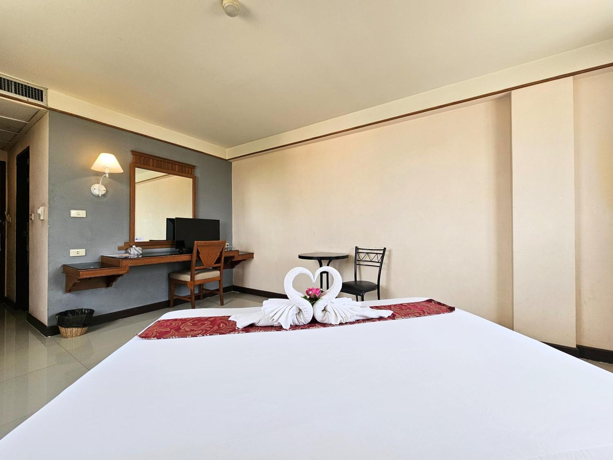 Songphanburi Hotel Suphan Buri Buitenkant foto